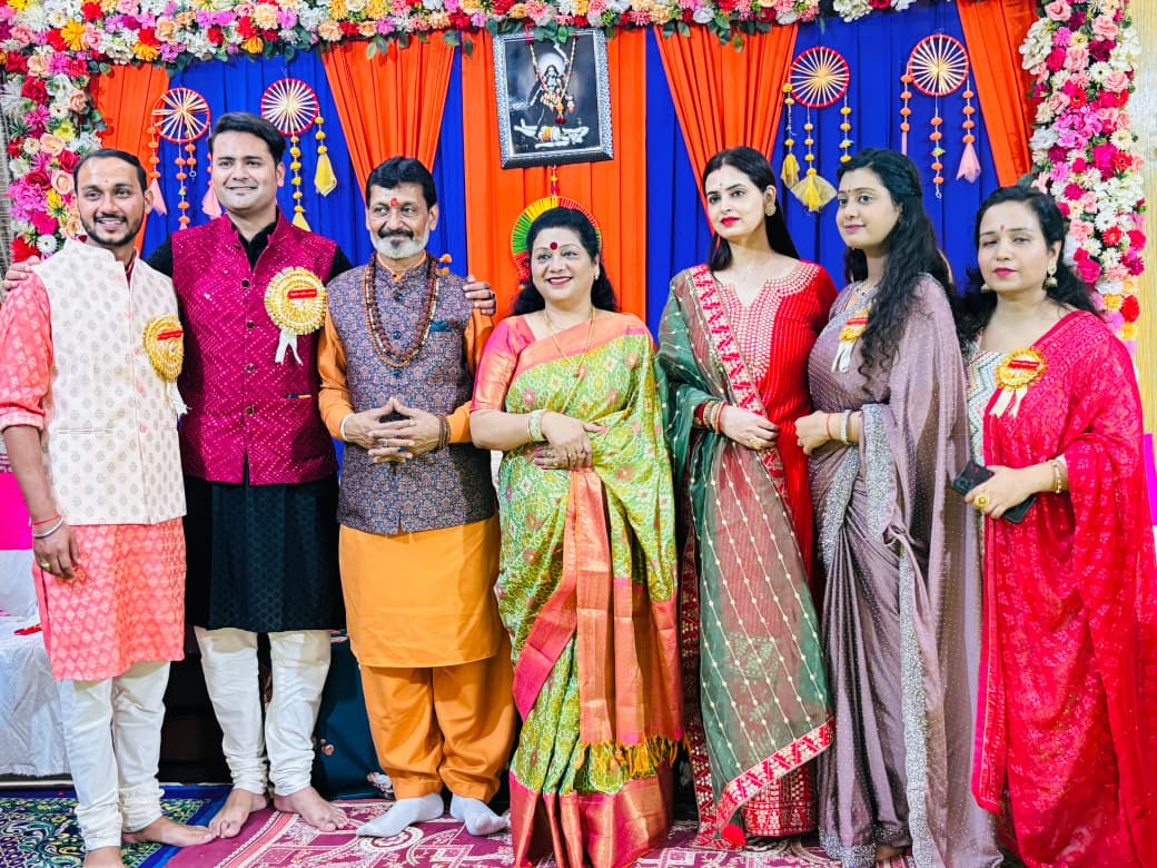 Siddh Yog Shakti Darbar Bareilly Paramvandaniya Sadguru Dev Govind Ji Maharaj and Sadguru Maa